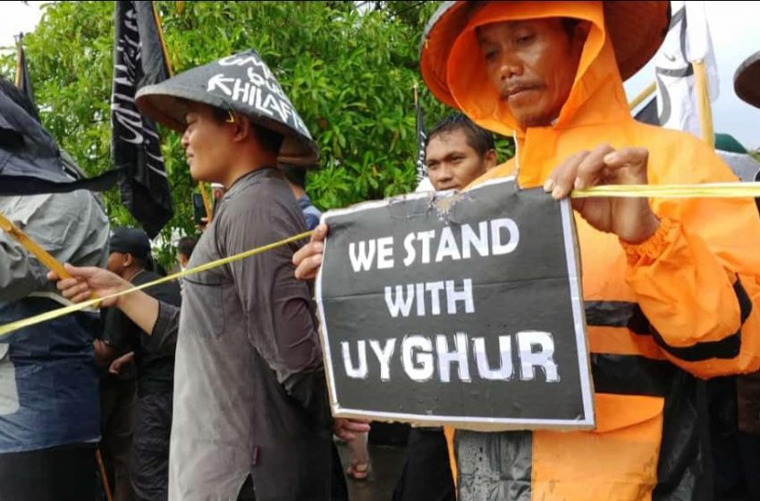 Meski Hujan, API Majalengka Lakukan Aksi Solidaritas Kutuk Kebiadaban Pemerintah China Terhadap Muslim Uyghur