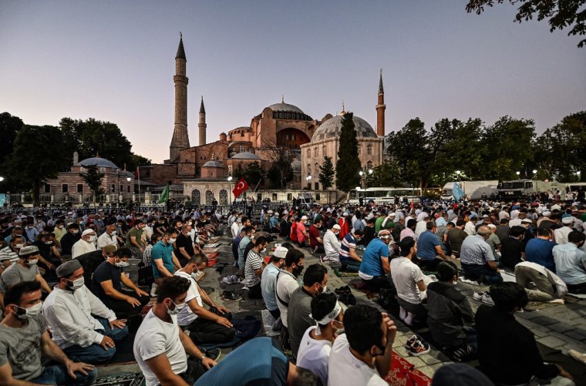 Barat Sekuler Kebakaran Jenggot Setelah Kembalinya Hagia Sophia Sebagai Masjid