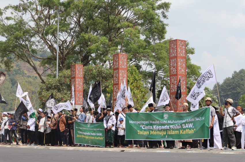 Pawai Maulid Sumedang: Senantiasa Ikuti Contoh Rasul, Jangan Hanya Perbanyak Shalawat