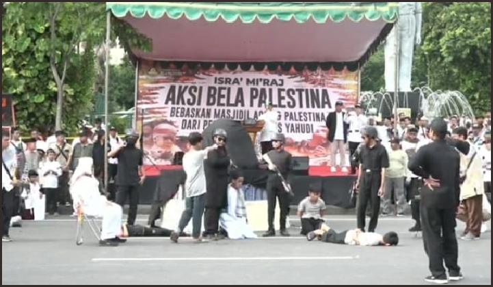  Teatrikal ‘Muslim Palestina Digenosida’ di Surabaya